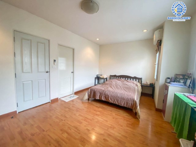 ทาวน์เฮ้าส์มือสองย่านนนทบุรี ม.พฤกษาทาวน์ รัตนาธิเบศร์-ราชพฤกษ์ ติดถนนราชพฤกษ์  เนื้อที่ 21.6 ตร.ว. ฟังก์ชัน 3 ห้องนอน 2 ห้องน้ำ 1 ที่จอดรถ แถมฟรี! 1 เครื่องปรับอากาศ 1 เครื่องทำน้ำอุ่น ต่อเติมพร้อม บนทำเลเยี่ยม ใกล้รถไฟฟ้าสายสีม่วง "สถานีบางรักใหญ่"